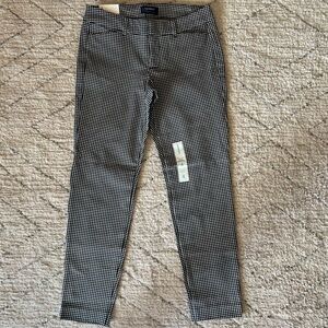 Old Navy Mid Rise Pixie Ankle Length Pants